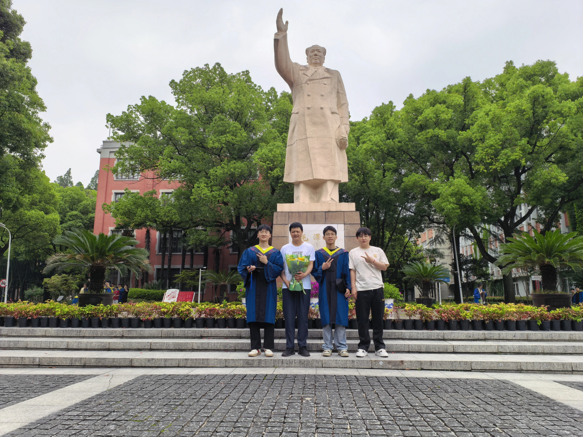 202606毕业季合影1