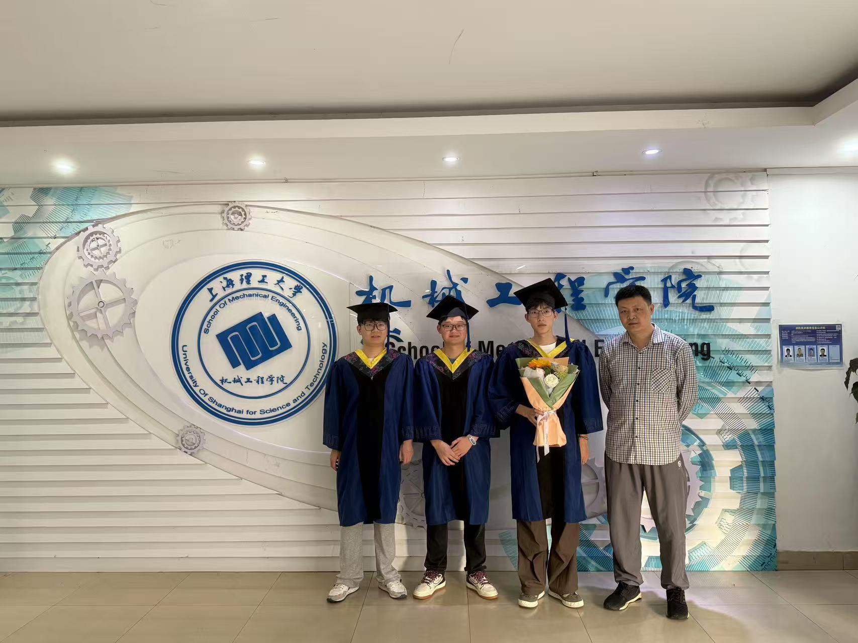 202506毕业季合影2